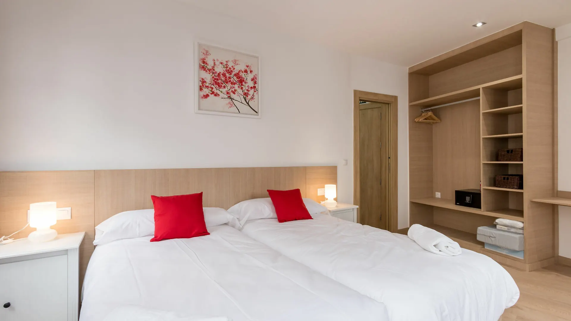 Apartamentos Puerta Nueva Granada Apartment